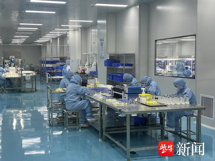  生物医学实验室  薄云峰 摄