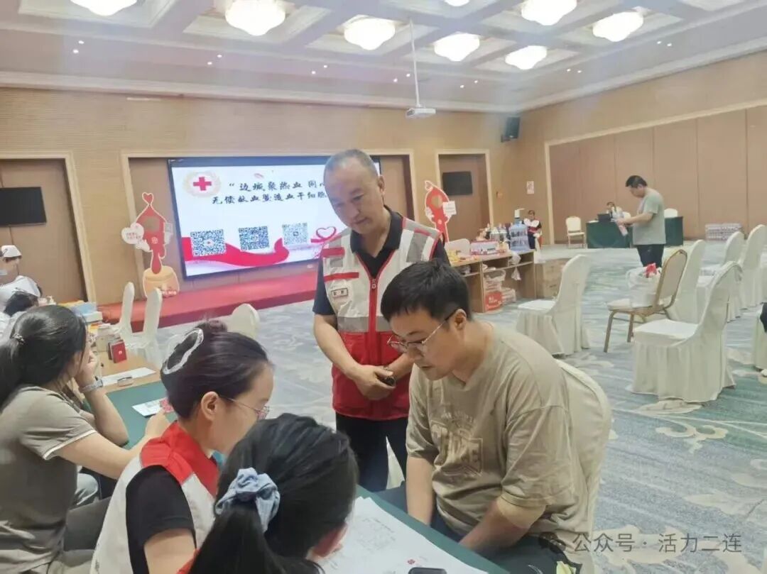 为爱挽袖！无偿献血+造血干细胞采集，超暖心！